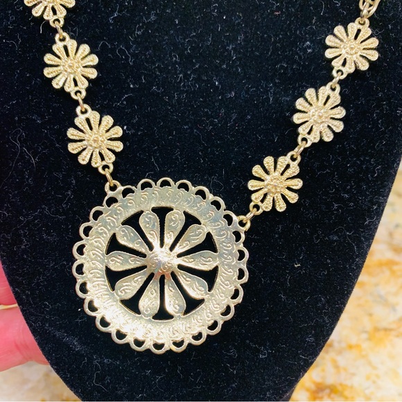 Coral and orange ornate necklace - Picture 3 of 6